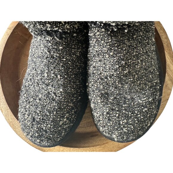 UGG Tweed Ankle Boots Women’s 7 Black Bouclé Fur Lined Winter Boots - Picture 2 of 6